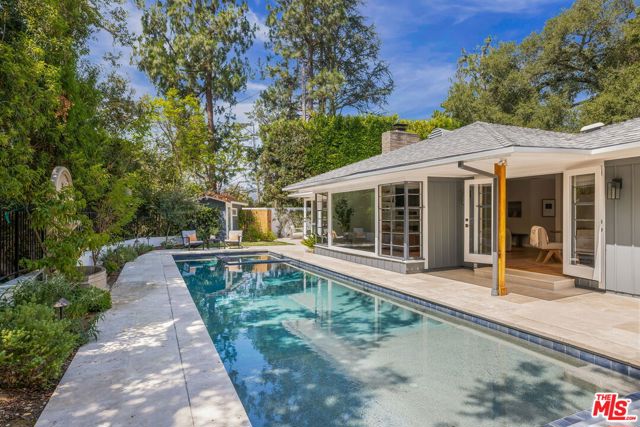 11349 Canton Drive, Studio City CA: https://media.crmls.org/mediaz/27b9eafc-095e-45e5-825b-444d72fb217f.jpg
