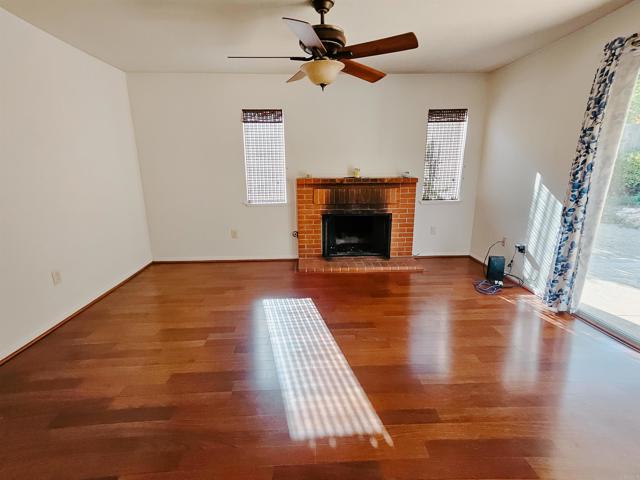 1715 Las Palmas Lane, Escondido CA: https://media.crmls.org/mediaz/27b9f9de-4f98-4939-a71d-da9cfc0b14a9.jpg