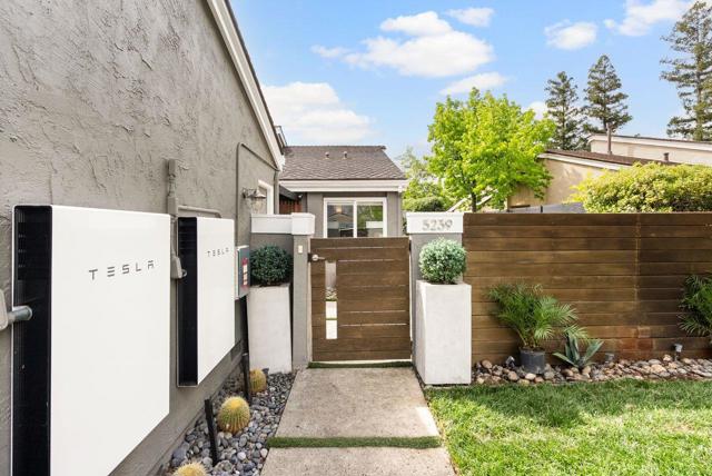 5239 Leesa Ann Court, San Jose CA: https://media.crmls.org/mediaz/27ba8645-6eb8-415e-97d9-97bf09912e9e.jpg