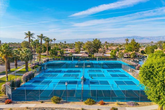 44289 Venice Court, Palm Desert CA: https://media.crmls.org/mediaz/27bab191-0497-4c1d-96ea-d9871536ab16.jpg