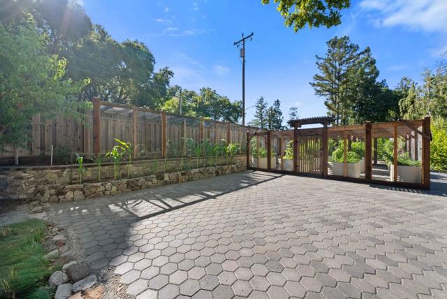 15985 Shannon Road, Los Gatos CA: https://media.crmls.org/mediaz/27badcdb-0f18-4199-a761-0a368a6cb95e.jpg