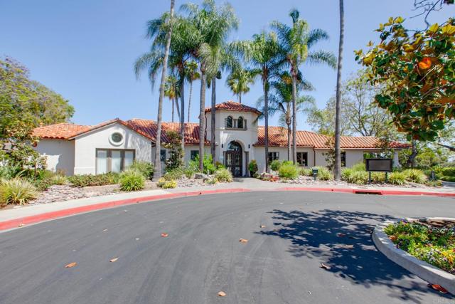 2490 Bear Rock Gln, Escondido CA: https://media.crmls.org/mediaz/27baefe1-88b7-45f8-a2af-079cc879f292.jpg