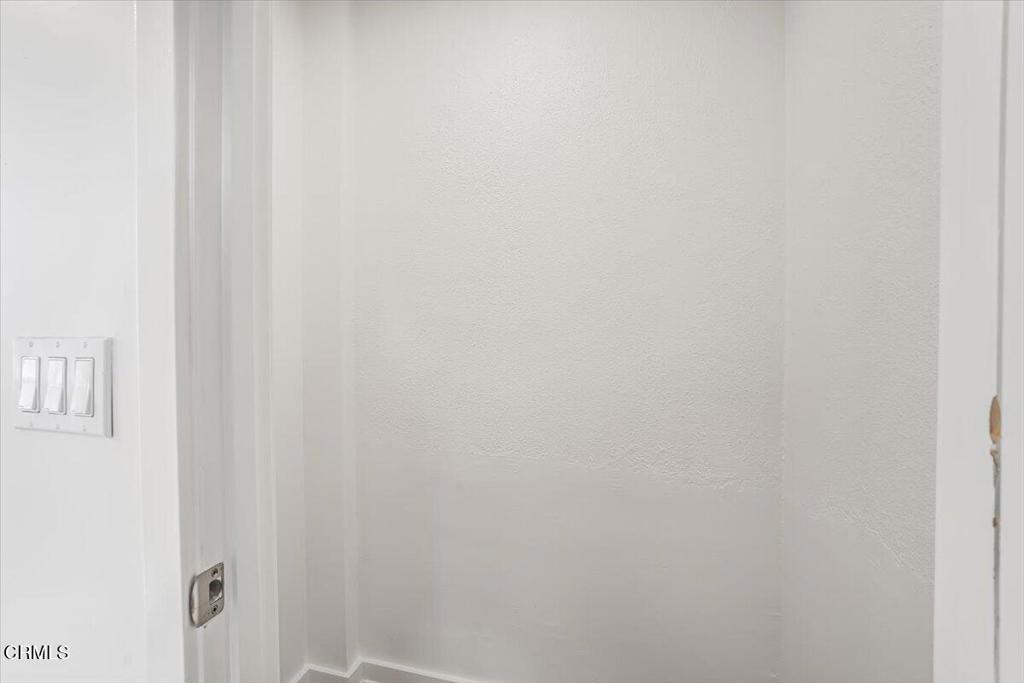 https://media.crmls.org/mediaz/27baf206-a4b0-4d28-85e4-962556e7cc86.jpg?preset=X-Large
