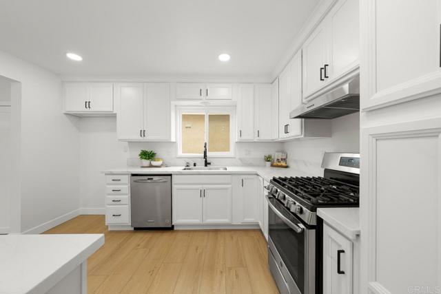 9015 Sovereign Rd, San Diego CA: https://media.crmls.org/mediaz/27bb4e62-b0bb-4274-95cf-01a556e786ec.jpg