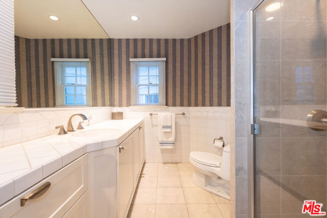 4722 Noeline Avenue, Encino CA: https://media.crmls.org/mediaz/27bb636c-1625-4a1f-8d22-08947373f2b6.jpg