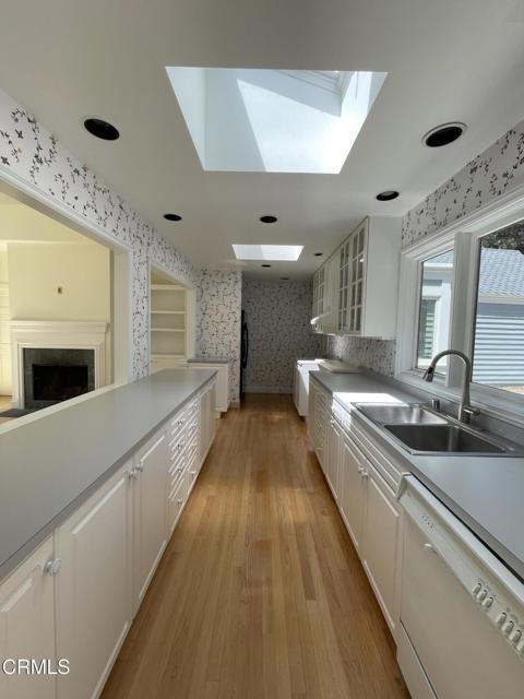 45300 Headlands Drive, Mendocino CA: https://media.crmls.org/mediaz/27bc3c80-c8c9-42cc-80ae-f47b6adb6d54.jpg