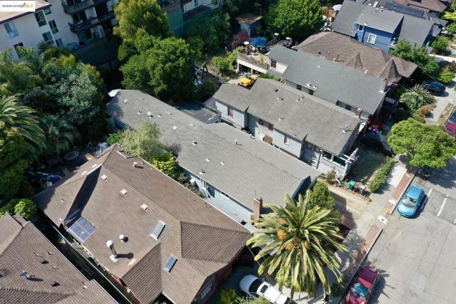 580 Chetwood St., Oakland CA: https://media.crmls.org/mediaz/27bc408f-bcd7-498f-a103-2a89a8381edb.jpg