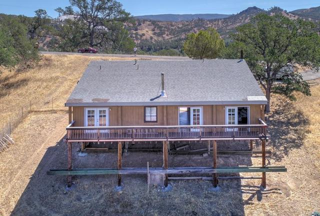 2399 Indian Hill Road, Clearlake Oaks CA: https://media.crmls.org/mediaz/27bc6a9c-30b2-4224-b4bf-ade154d1d1c4.jpg