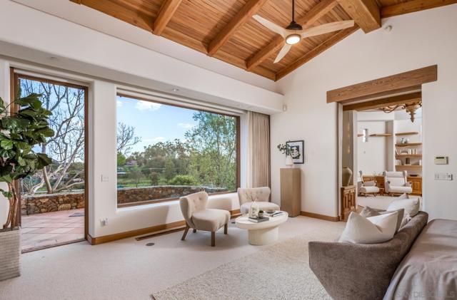 6884 El Camino Del Norte, Rancho Santa Fe CA: https://media.crmls.org/mediaz/27bc9ec2-d988-4fcb-b8d5-8dd05fc29efd.jpg