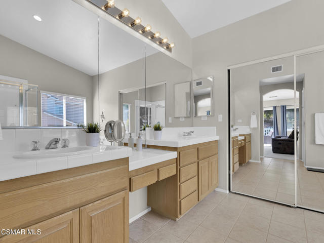 659 N Muirfield Avenue, Simi Valley CA: https://media.crmls.org/mediaz/27bcb86a-8a50-4b70-9661-68688c0f6d5f.jpg