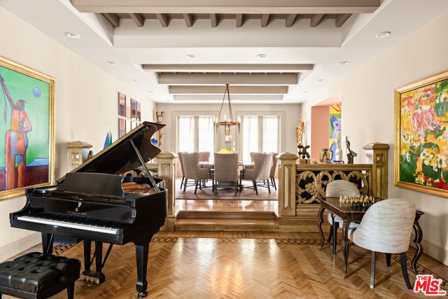 4009 Valley Meadow Road, Encino CA: https://media.crmls.org/mediaz/27bcf86c-3f14-4c0b-807d-80146455484c.jpg