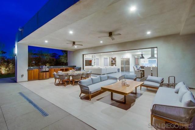2885 Gate Three Place, Chula Vista CA: https://media.crmls.org/mediaz/27bcf96b-2d32-434e-a742-58e3762c5fa0.jpg