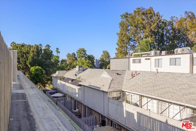 12938 Valleyheart Drive, Studio City CA: https://media.crmls.org/mediaz/27bdd93b-643c-4caa-bfb6-ded87a6e3fb0.jpg