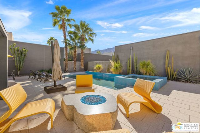 1065 Dane Drive, Palm Springs CA: https://media.crmls.org/mediaz/27be5e81-f1eb-44b7-837a-40510389437e.jpg