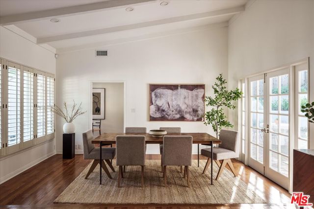 5657 Valley Oak Drive, Los Angeles CA: https://media.crmls.org/mediaz/27be8ec2-8d7d-4a5f-8caf-73339cae2e2e.jpg