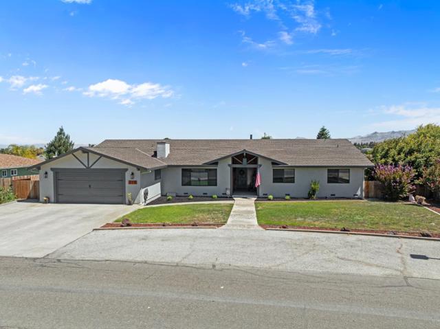 215 Rays Circle, Hollister CA: https://media.crmls.org/mediaz/27bf5b57-bc4f-4ec1-b557-77352fc13c37.jpg