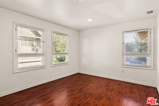 2667 Menlo Avenue, Los Angeles CA: https://media.crmls.org/mediaz/27bf613f-6137-4f58-b8e1-b5ad46953b71.jpg