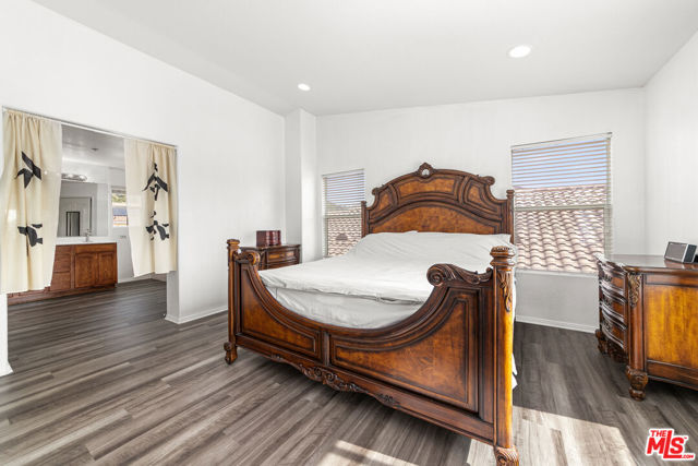 13041 Mesa Verde Way, Sylmar CA: https://media.crmls.org/mediaz/27c0646e-d5ff-46d6-9b76-676cb5ebf2fe.jpg