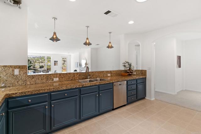 2534 Navarra Drive, Carlsbad CA: https://media.crmls.org/mediaz/27c06ce5-aac5-494c-8a4c-2dc2c3d206fb.jpg