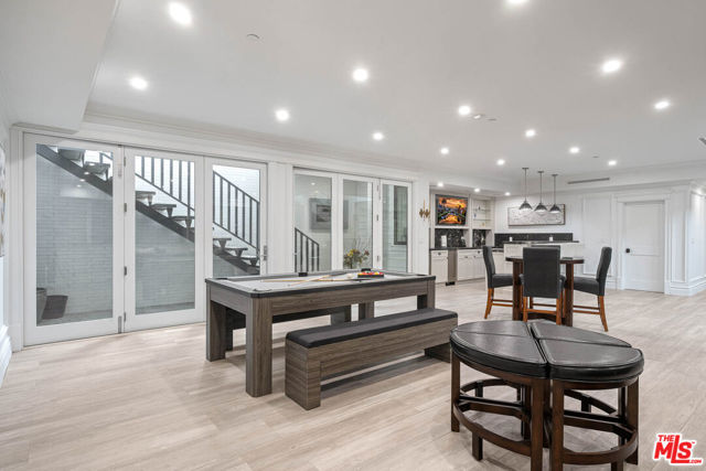 126 N Canyon View Drive, Los Angeles CA: https://media.crmls.org/mediaz/27c0c550-b102-409e-a36e-005107498b49.jpg