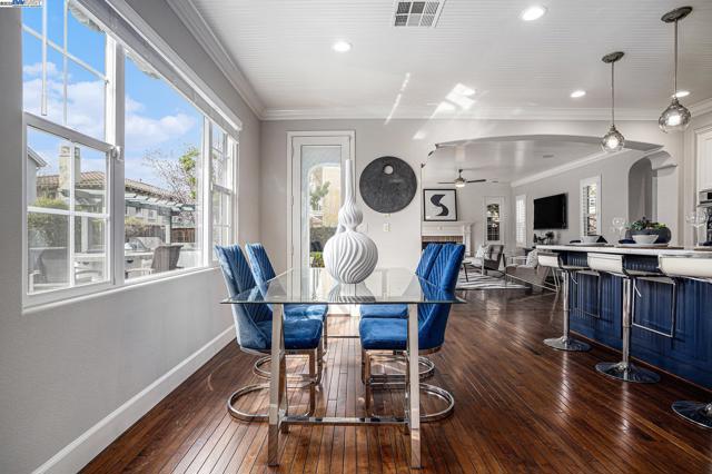 1049 S WEDGEWOOD DR, San Ramon CA: https://media.crmls.org/mediaz/27c0e930-a314-44d0-bccb-7ea636eeab64.jpg