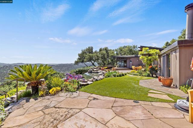 1176 Brown Ave, Lafayette CA: https://media.crmls.org/mediaz/27c0fafc-d8d4-4ada-b4ac-01f934ad6f17.jpg