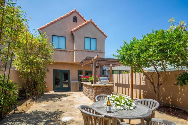 867 E Avenue, Coronado CA: https://media.crmls.org/mediaz/27c148c7-7f3b-4774-a7d7-2769ebfb0828.jpg