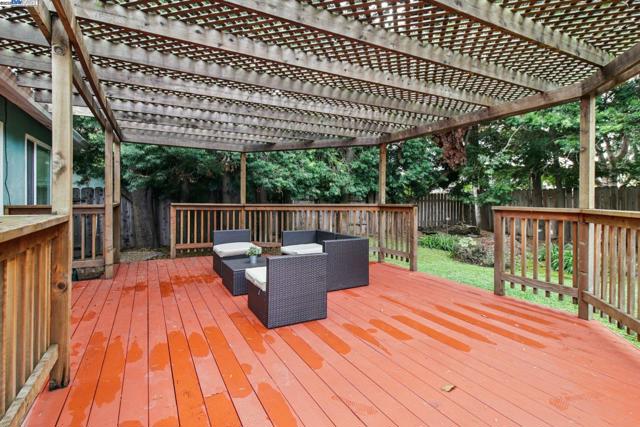 16045 Via Cordoba, San Lorenzo CA: https://media.crmls.org/mediaz/27c16af3-1dee-4c0f-878f-aeeb3383e15f.jpg