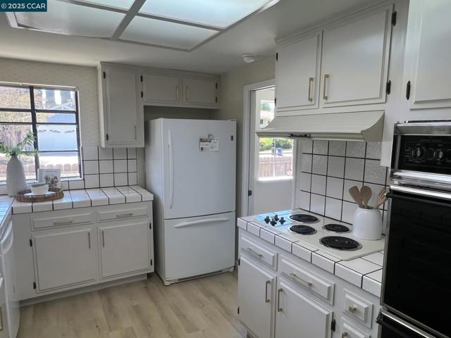 5040 Murchio Dr, Concord CA: https://media.crmls.org/mediaz/27c16ea1-ff2d-477b-9584-d22968916cb0.jpg