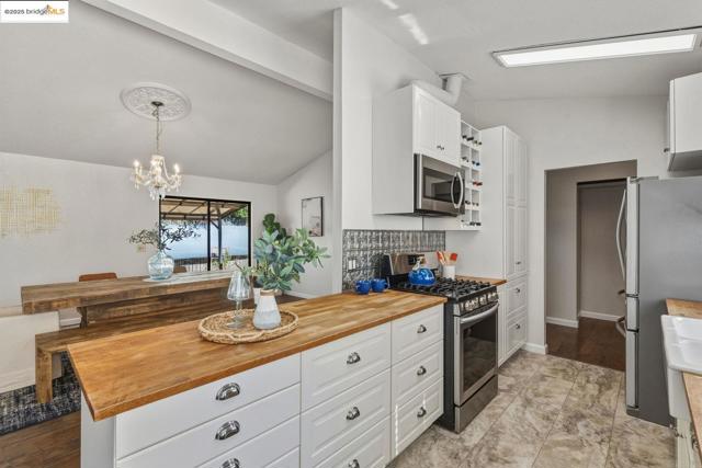 1311 Madison PL, Woodland CA: https://media.crmls.org/mediaz/27c1e2ae-6d85-4492-bf5c-3897504bb71f.jpg