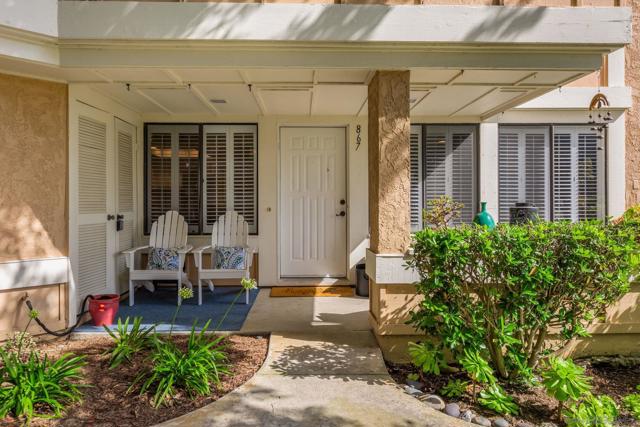 867 Ginger Avenue, Carlsbad CA: https://media.crmls.org/mediaz/27c1f06b-ab34-4230-98f2-5554f455b284.jpg