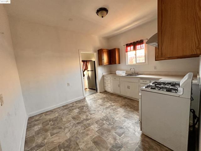 1342 Garvin Ave, Richmond CA: https://media.crmls.org/mediaz/27c20121-8eb8-4229-b5a6-20d80ad0553c.jpg
