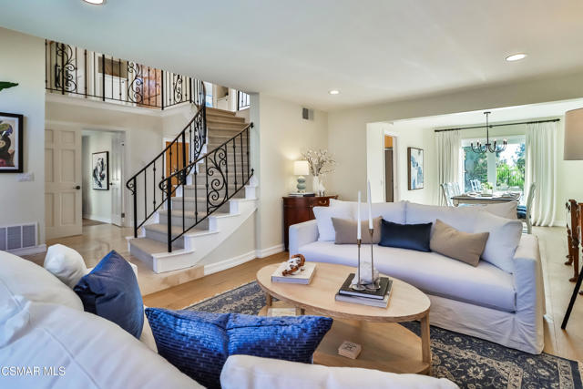 2328 Otono Circle, Thousand Oaks CA: https://media.crmls.org/mediaz/27c213c7-bf41-4e1f-aa3b-b70e4b1d09ec.jpg