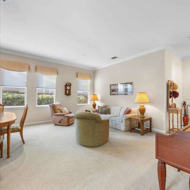 443 Collis St, Brentwood CA: https://media.crmls.org/mediaz/27c29fbe-623b-472f-ba3d-49ecfbe87e4e.jpg