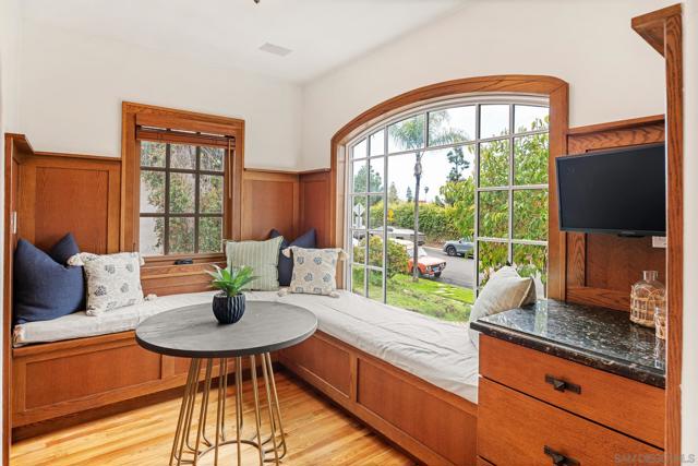 4605 4607 Terrace Dr, San Diego CA: https://media.crmls.org/mediaz/27c33c7c-1ebe-4499-b54b-7d64a4374d72.jpg