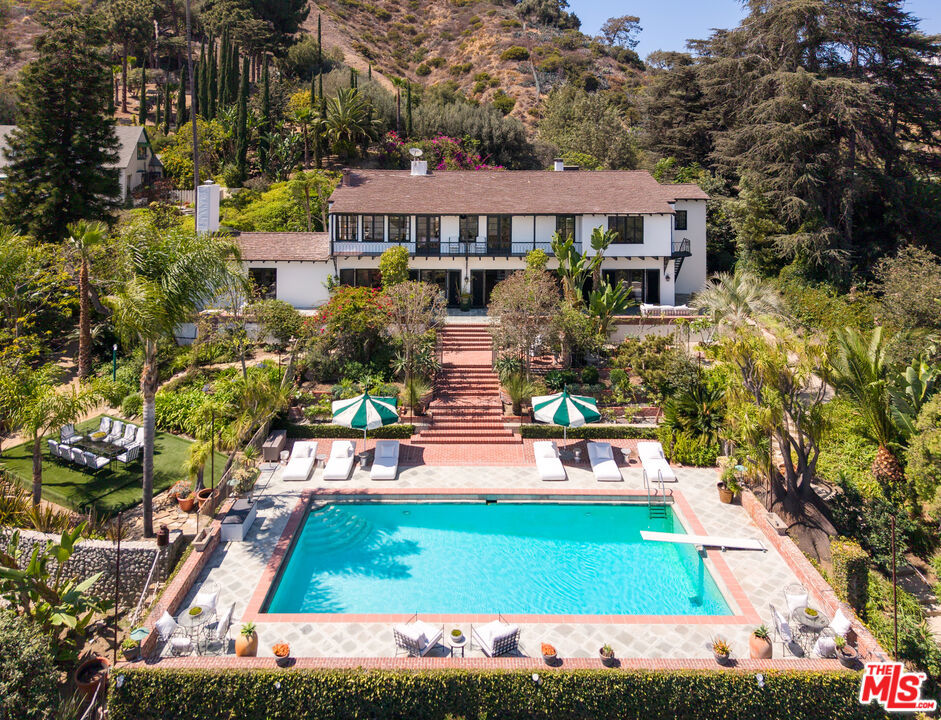2003 La Brea Terrace — Traditional