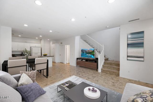 302 Harbor Breeze Drive, Port Hueneme CA: https://media.crmls.org/mediaz/27c3c1a7-0654-4333-9f91-5e324129a2a3.jpg