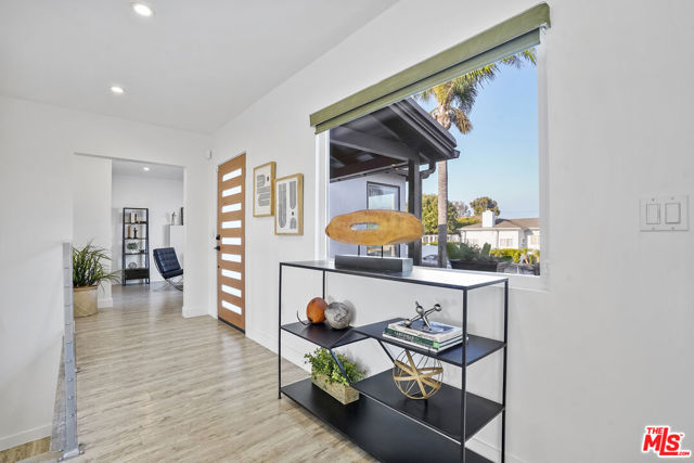 5549 Onacrest Drive, Los Angeles CA: https://media.crmls.org/mediaz/27c4254c-9765-4c80-88d6-f8cbb428c748.jpg