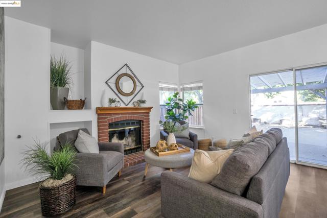 5014 Prairie Way, Antioch CA: https://media.crmls.org/mediaz/27c44707-b81c-4da4-8f48-8be90906b5ef.jpg