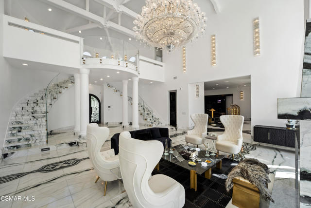 25665 Mulholland Highway, Calabasas CA: https://media.crmls.org/mediaz/27c49992-7d3d-4a85-97c3-9f3725eb0fb9.jpg