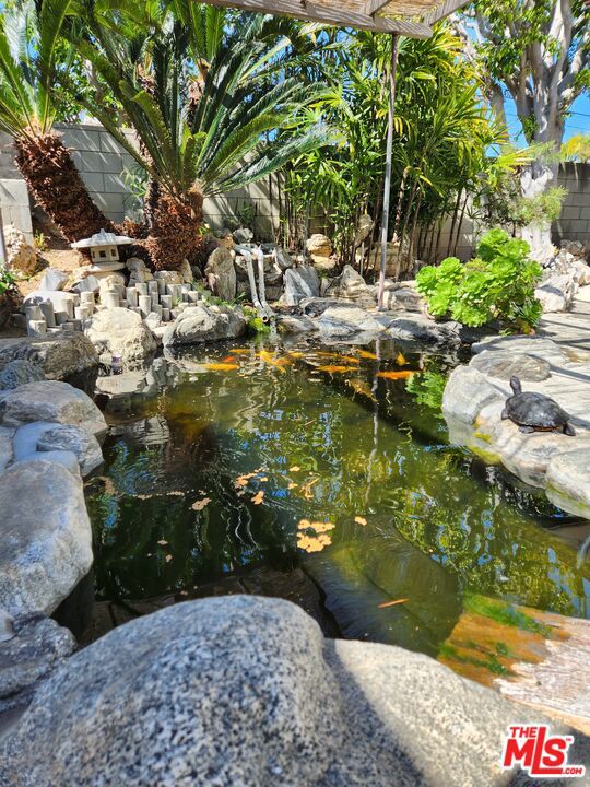 1703 Amherst Avenue, Los Angeles CA: https://media.crmls.org/mediaz/27c4ef1c-f57b-4d0b-a7b4-4df74ba54e9f.jpg