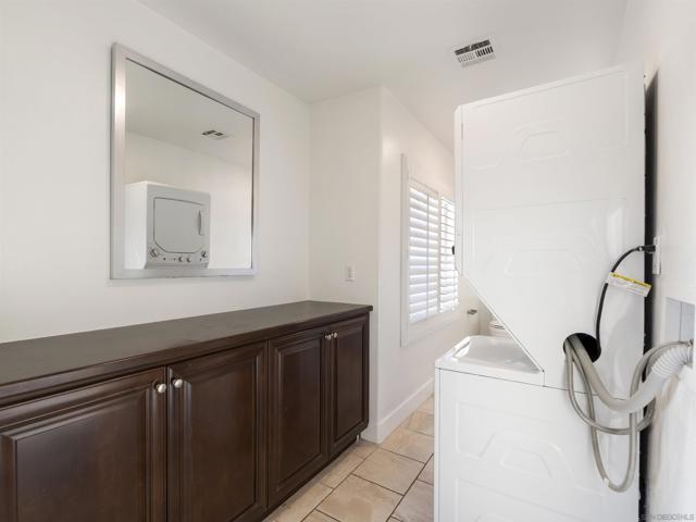 2400 Torrey Pines Rd, La Jolla CA: https://media.crmls.org/mediaz/27c5856d-2005-44b8-8352-62715a267aea.jpg