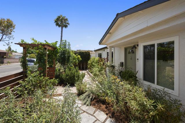 3030 Nile Street, North Park (San Diego) CA: https://media.crmls.org/mediaz/27c5ce81-6ad3-4f44-90d6-9a26ea935724.jpg