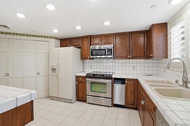 Image 17 of 46 For 1099 1 Street 223