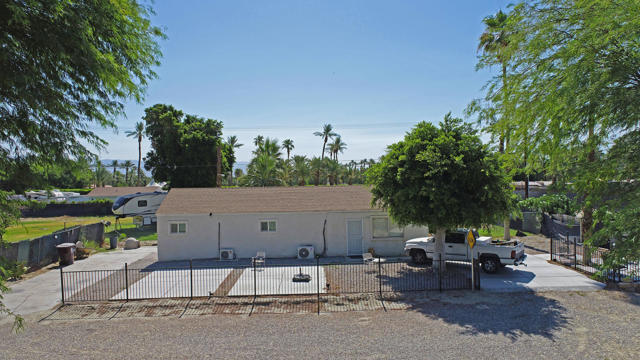 81514 Avenue 50, Indio CA: https://media.crmls.org/mediaz/27c65c83-9191-4bda-9534-f1aa9106781d.jpg