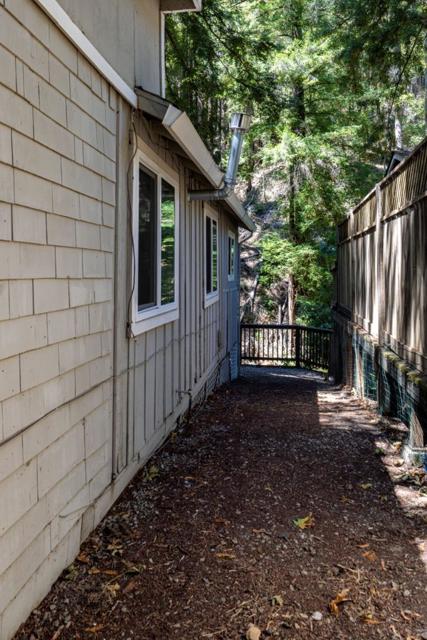 152 Lorenzo Lane, Boulder Creek CA: https://media.crmls.org/mediaz/27c6cca6-afdc-472d-aad6-d680f90c856f.jpg