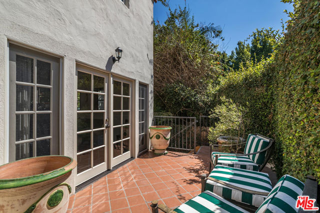1811 Courtney Avenue, Los Angeles CA: https://media.crmls.org/mediaz/27c7c7e5-fe5b-4185-a58e-130a38f42658.jpg