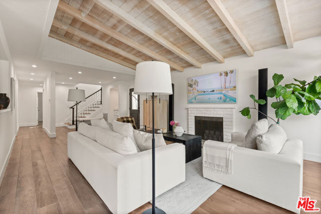 8247 Billowvista Drive, Playa del Rey CA: https://media.crmls.org/mediaz/27c7dcef-2eb6-4e96-894d-a129a07f733e.jpg