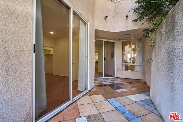 525 S Berendo Street, Los Angeles CA: https://media.crmls.org/mediaz/27c7ea66-55e7-4167-a429-166624cd2ac2.jpg