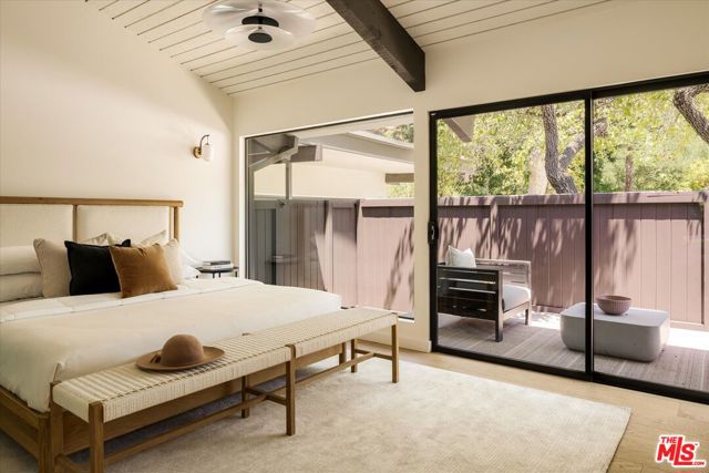 2313 Banyan Drive, Los Angeles CA: https://media.crmls.org/mediaz/27c860a6-ef38-4d50-93b9-1d3f74fe89e2.jpg